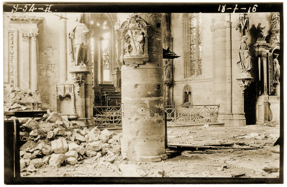 Vienne-le-Château - Intérieur de l'église - Juillet 1916