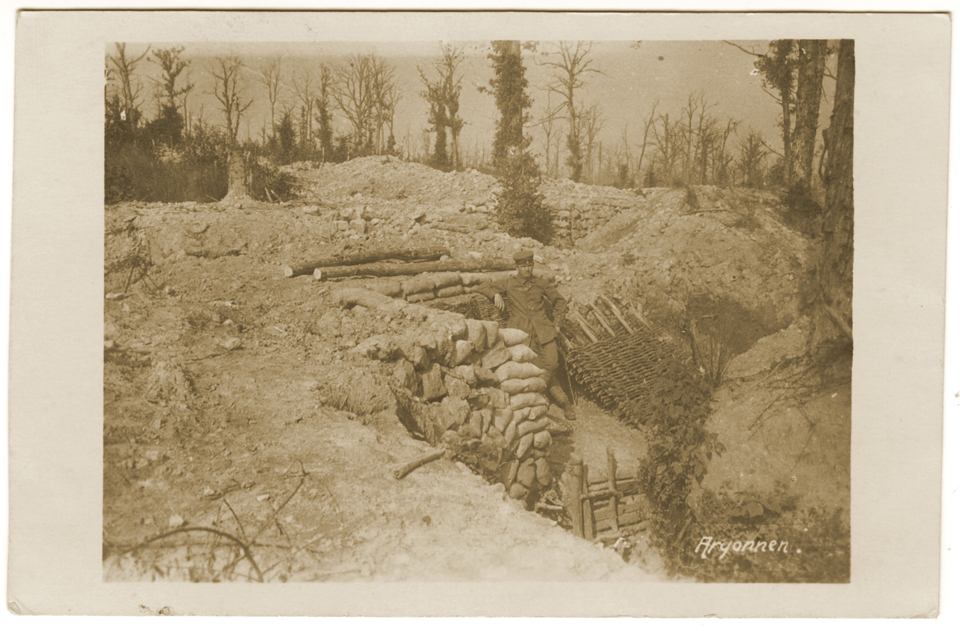 Soldat allemand dans sa tranchée en Argonne